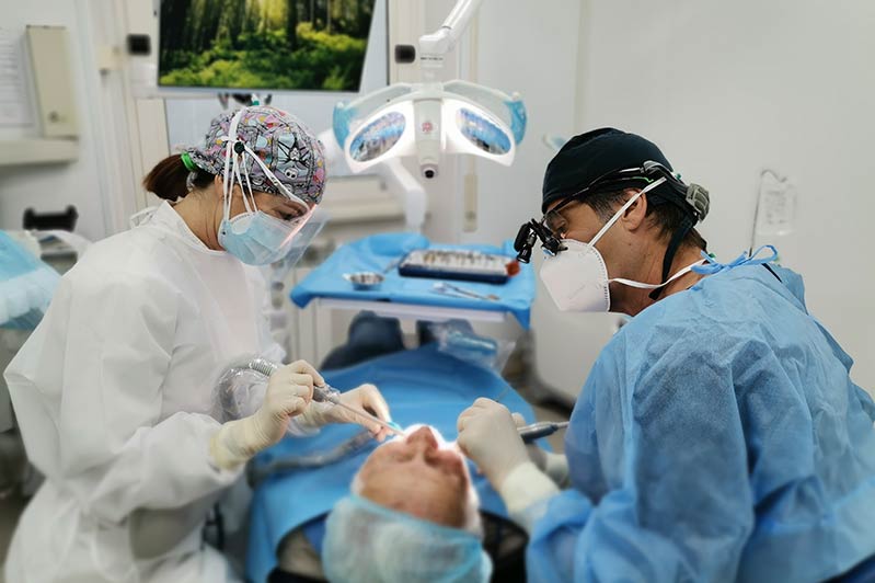 Dr. Pierluigi Pelagalli - Riunito - Chirurgia - Studio Pelagalli - Centro Odontoiatrico Roma